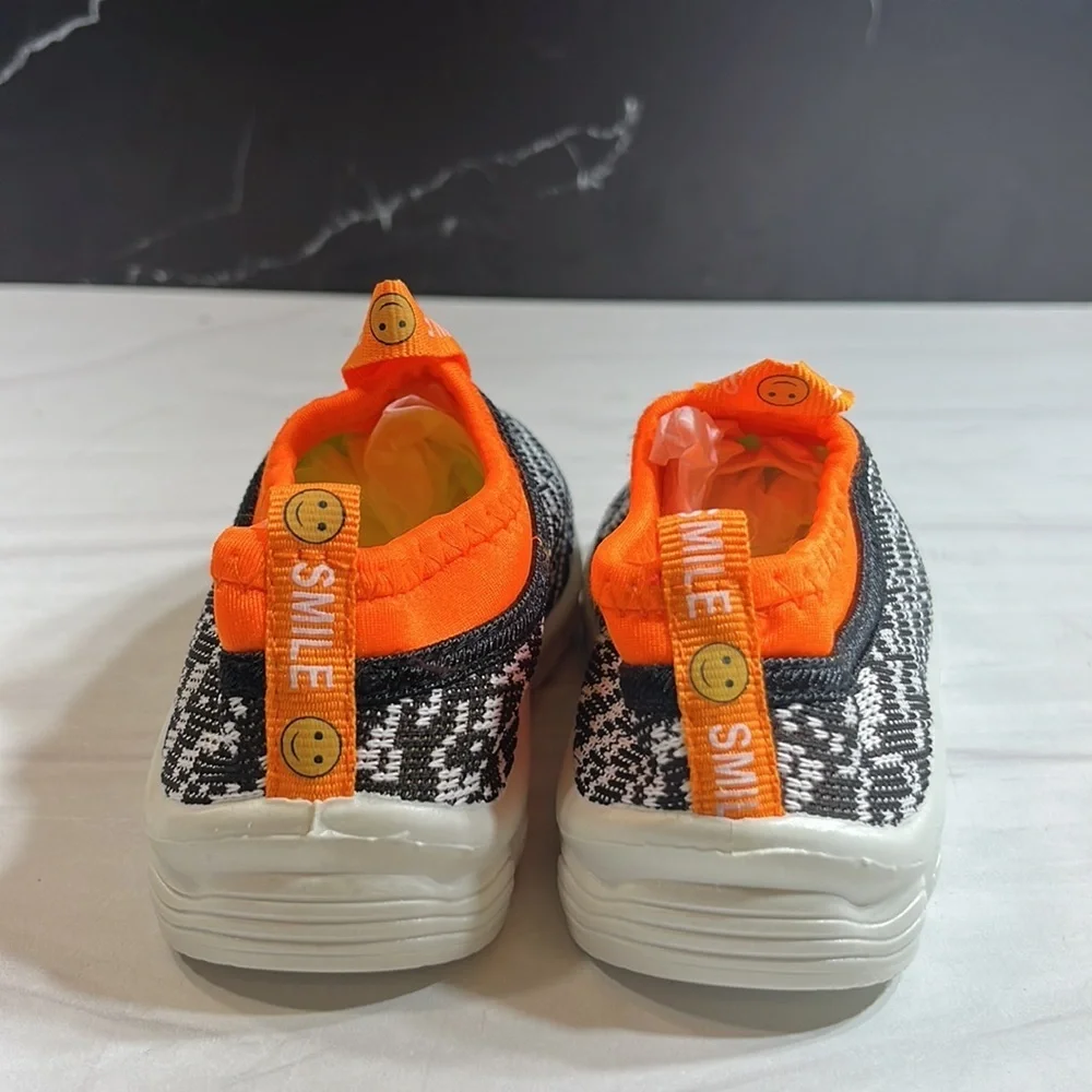 Unbranded Toddler Sneaker Black/White sz 9 - Picture 3 of 6